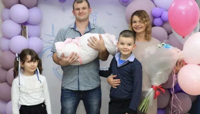 Поддержка севастопольских родителей: 167 молодых семей получили выплату 300 тысяч рублей для новорожденных