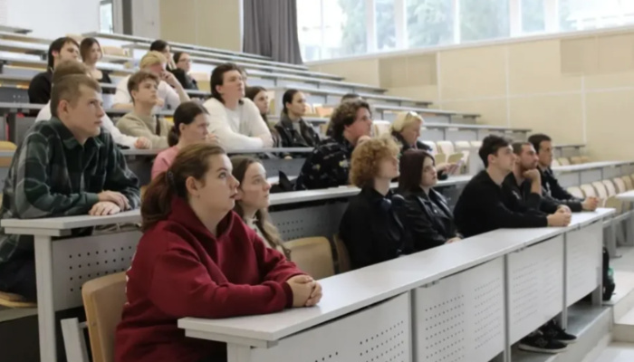 Архив Севастополя провел лекцию для студентов СевГУ