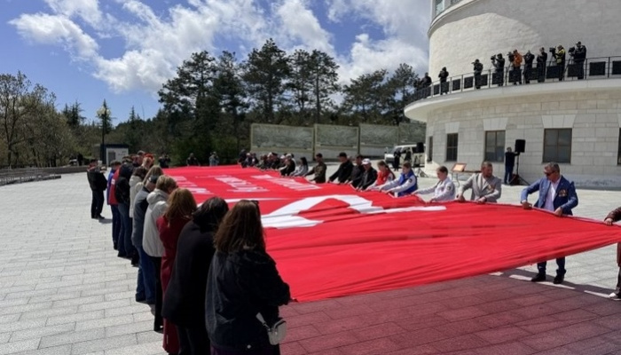 Акция «Знамя Победы» с участием делегации из Дагестана завершилась в Севастополе