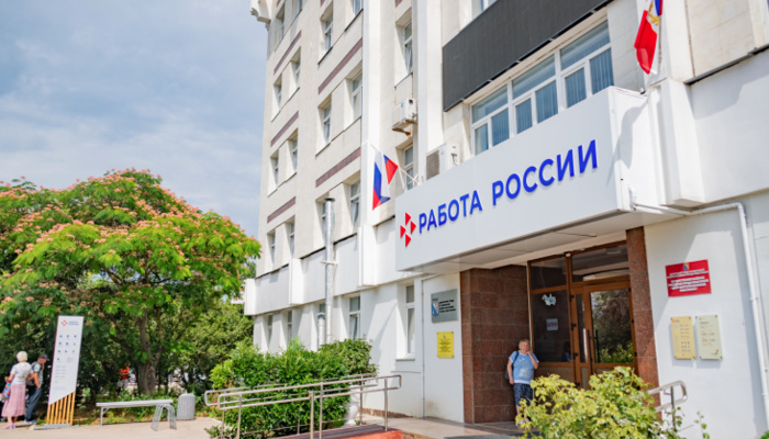 Каждый второй участник соцконтракта на поиск работы в Севастополе уже трудоустроился