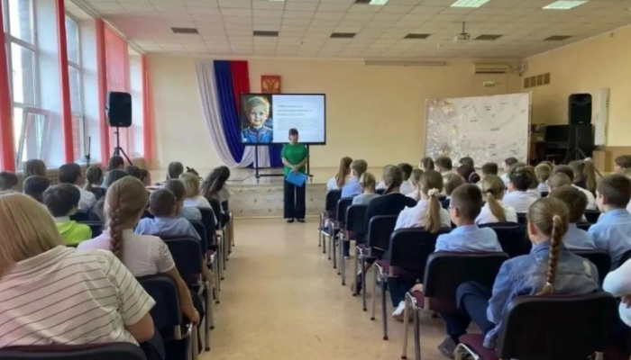 Севастопольским школьникам рассказали о телефоне доверия
