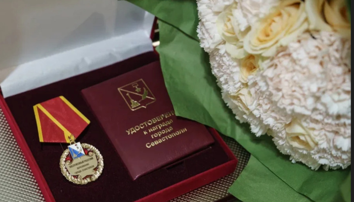 Губернатор поздравил севастопольских учителей с  профессиональным праздником — Днем учителя