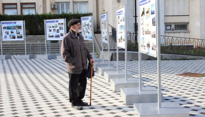 Открылась выставка архивных документов «Гагаринскому району — 50 лет»