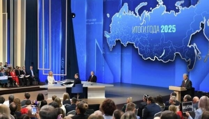 В Гостином Дворе в Москве завершилась масштабная пресс-конференция Владимира Путина, совмещённая с прямой линией.