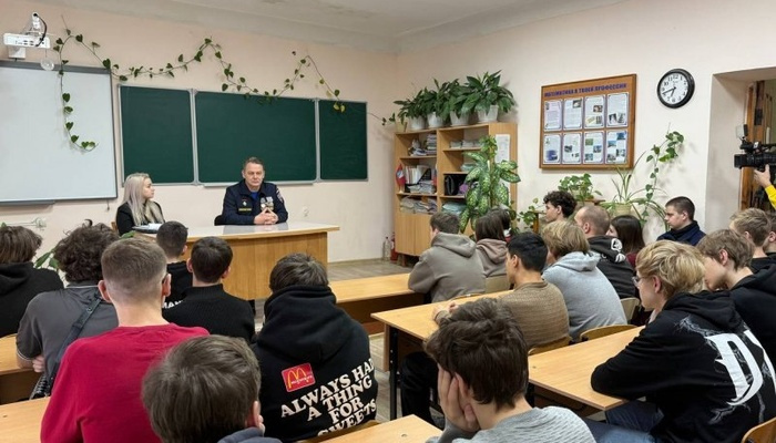 Молодежь Севастополя пообщалась с участником СВО