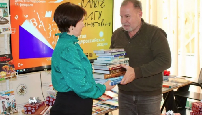 В Севастополе стартовала акция «Дарите книги с любовью»