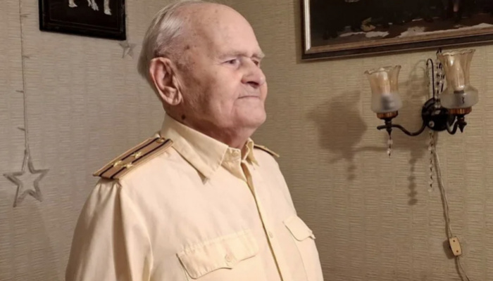 В Севастополе поздравили ветерана Великой Отечественной войны Алексея Николаевича Хромова с 99-летием